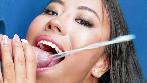 Lore Hot swallowing 19 gloryhole loads